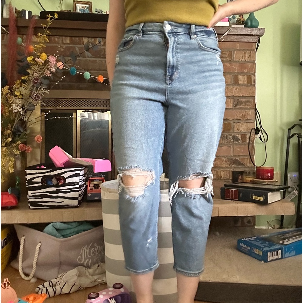 Distressed ripped high waisted denim jeans